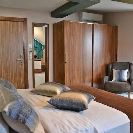 61 Park アパートホテル